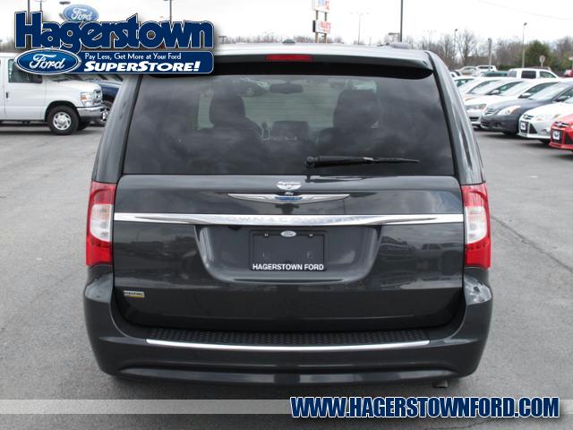 Chrysler Town and Country 2012 photo 4
