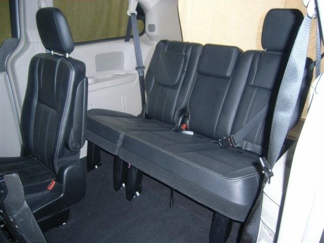 Chrysler Town and Country 2012 photo 4