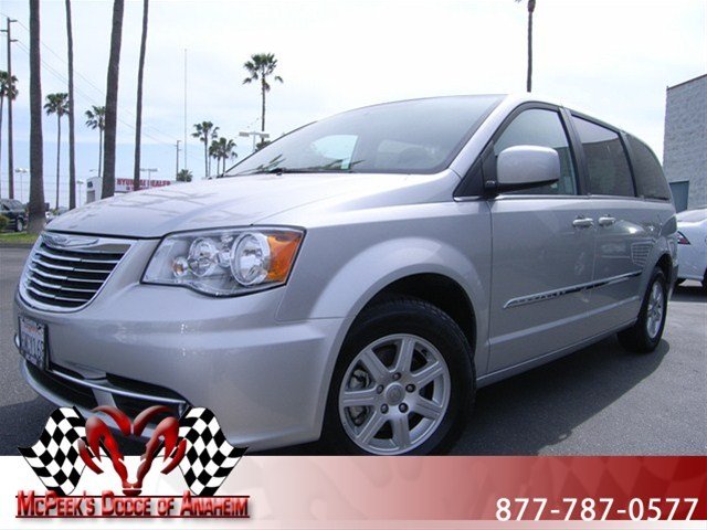 Chrysler Town and Country 2012 photo 1