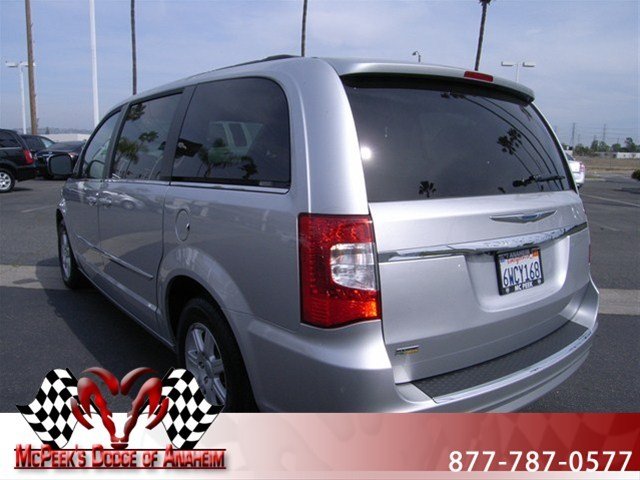 Chrysler Town and Country 2012 photo 4