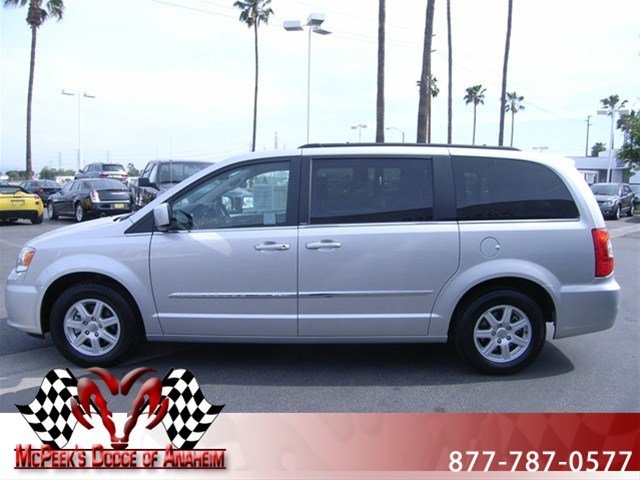 Chrysler Town and Country 2012 photo 5