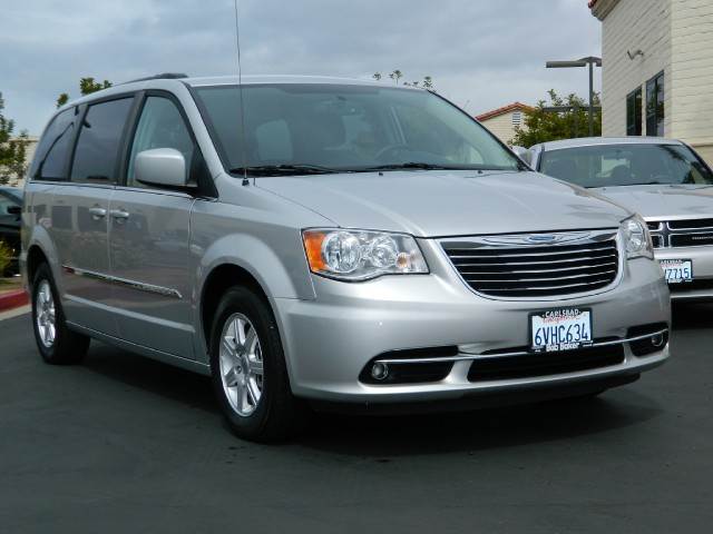 Chrysler Town and Country 2012 photo 4