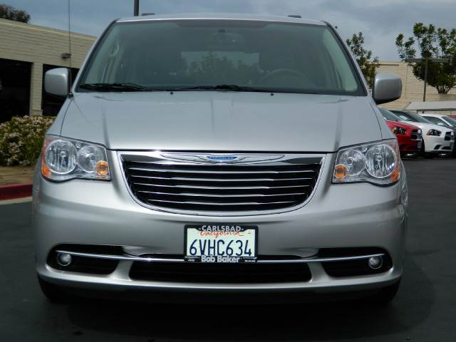 Chrysler Town and Country 2012 photo 5