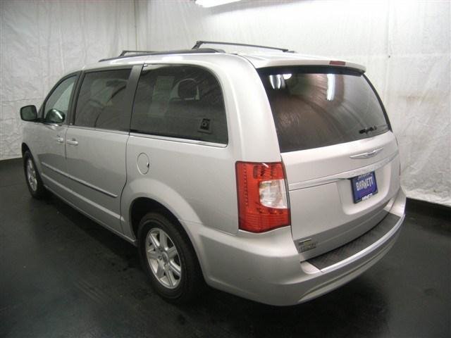 Chrysler Town and Country 2012 photo 4