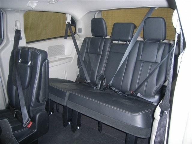 Chrysler Town and Country 2012 photo 5