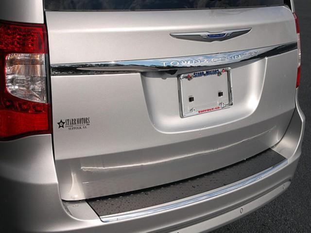 Chrysler Town and Country 2012 photo 3