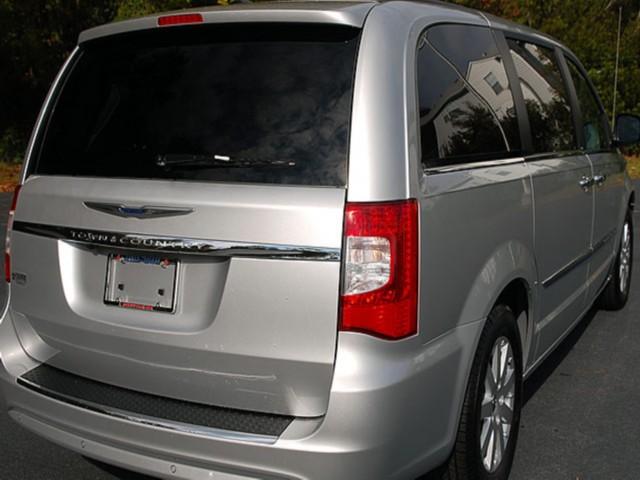 Chrysler Town and Country 2012 photo 4