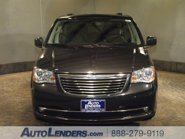 Chrysler Town and Country 2012 photo 3