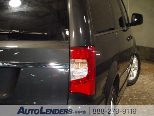 Chrysler Town and Country 2012 photo 4