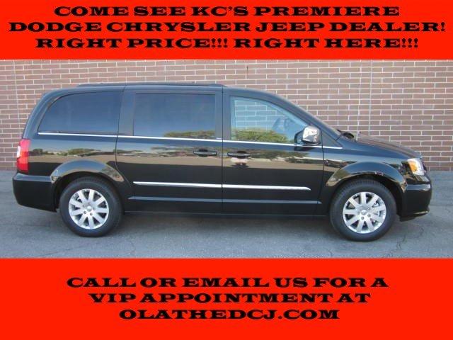 Chrysler Town and Country Limited NAV 4X4 MiniVan