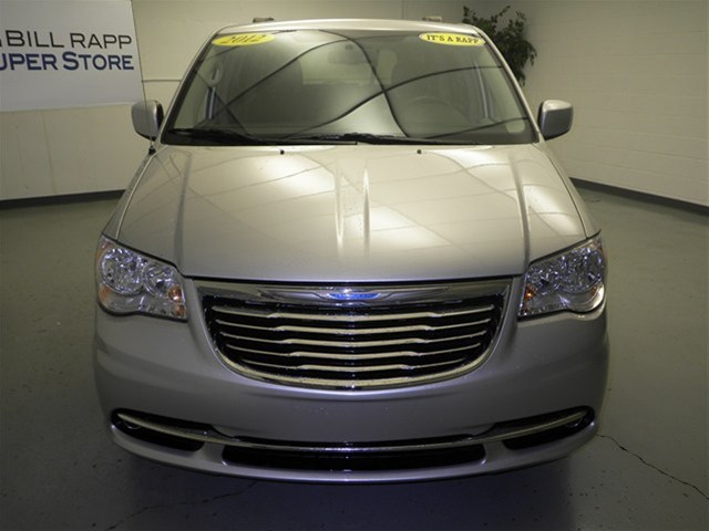 Chrysler Town and Country 2012 photo 1