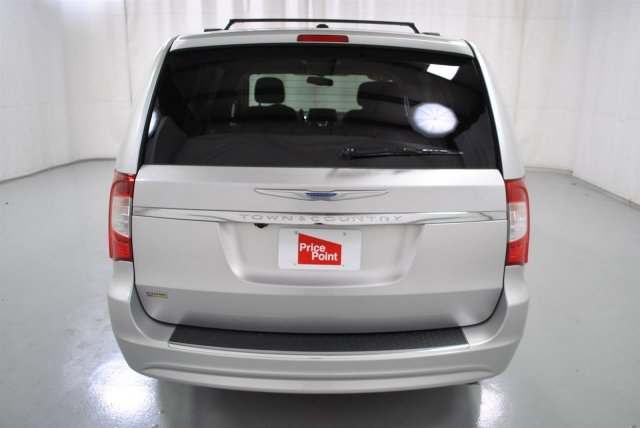 Chrysler Town and Country 2012 photo 4