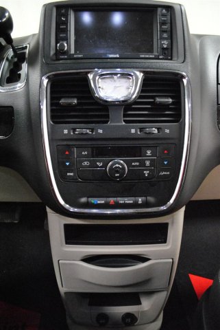 Chrysler Town and Country 2012 photo 5