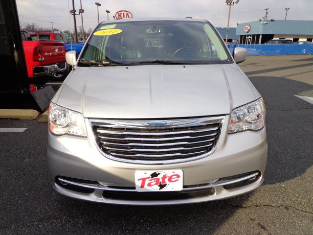 Chrysler Town and Country 2012 photo 4
