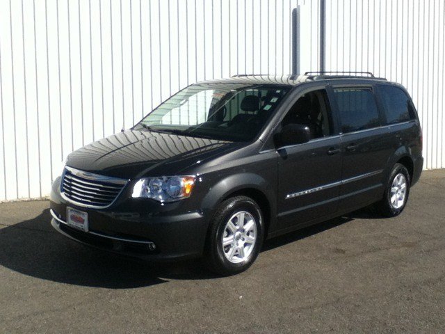 Chrysler Town and Country 2012 photo 1