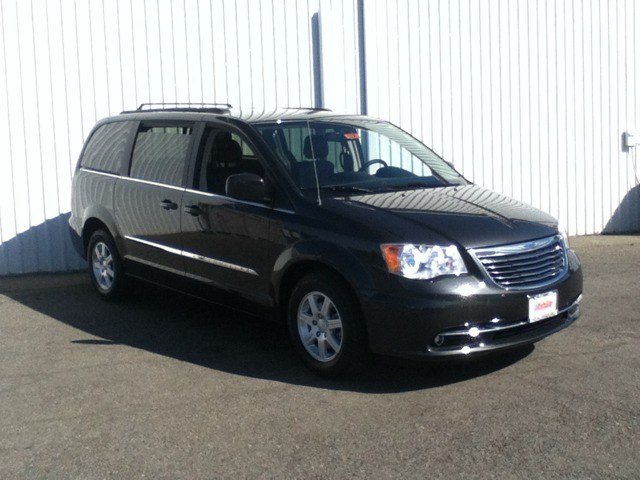 Chrysler Town and Country 2012 photo 3