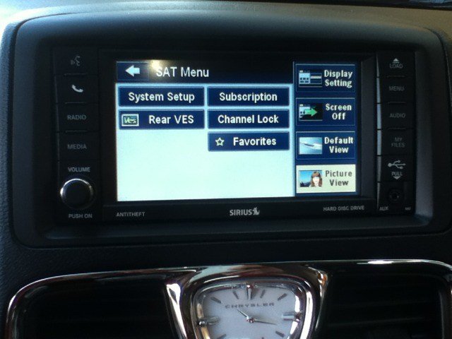 Chrysler Town and Country 2012 photo 4