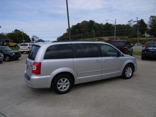Chrysler Town and Country 2012 photo 4