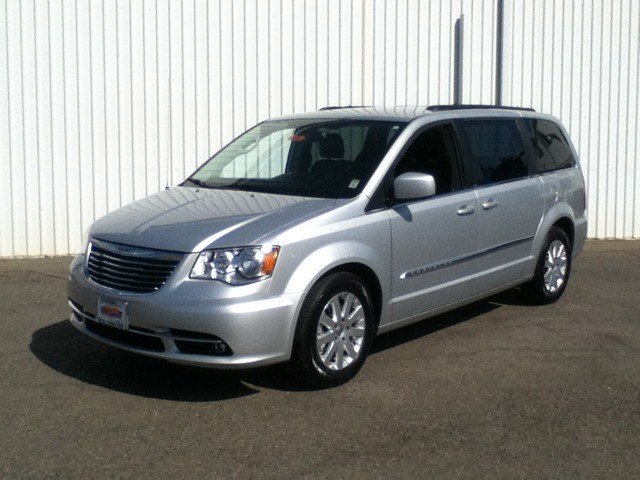 Chrysler Town and Country 2012 photo 5