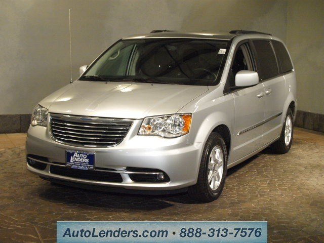 Chrysler Town and Country 2012 photo 1