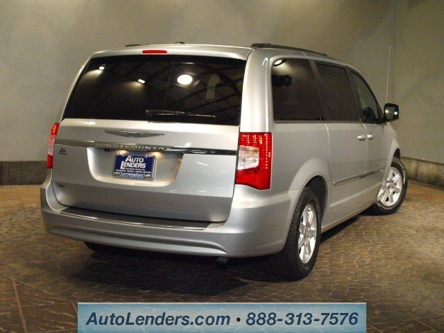 Chrysler Town and Country 2012 photo 4