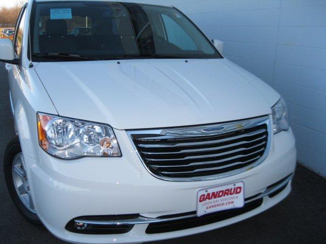 Chrysler Town and Country 2012 photo 2
