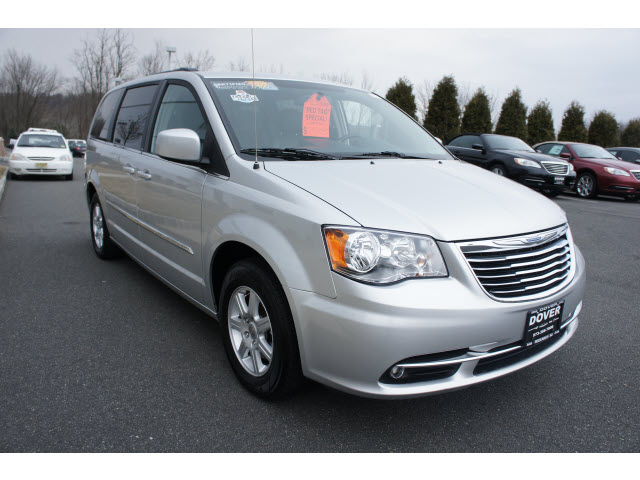 Chrysler Town and Country 2012 photo 1