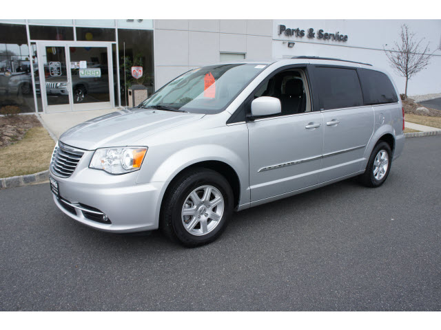 Chrysler Town and Country 2012 photo 5