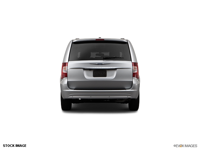 Chrysler Town and Country 2012 photo 3