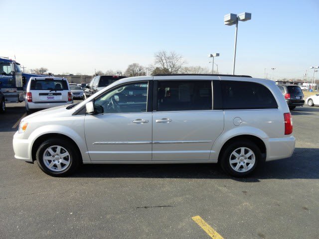 Chrysler Town and Country 2012 photo 4