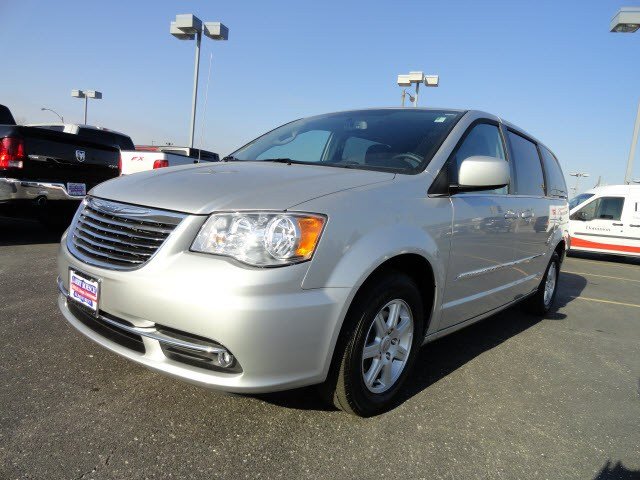 Chrysler Town and Country 2012 photo 5