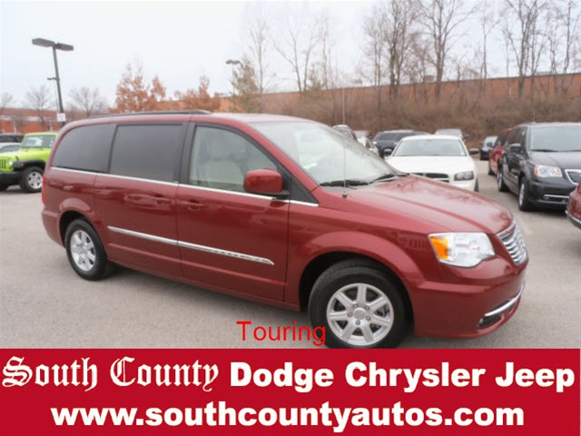Chrysler Town and Country 2012 photo 4