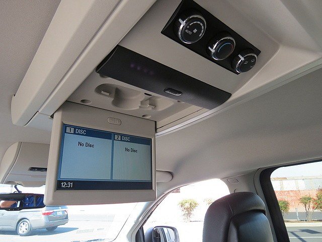 Chrysler Town and Country 2012 photo 3