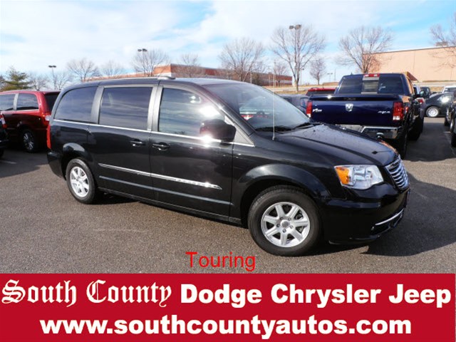 Chrysler Town and Country 2012 photo 3