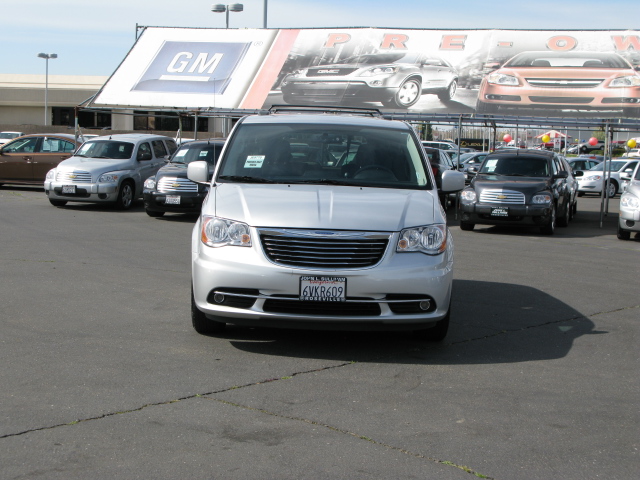 Chrysler Town and Country 2012 photo 4