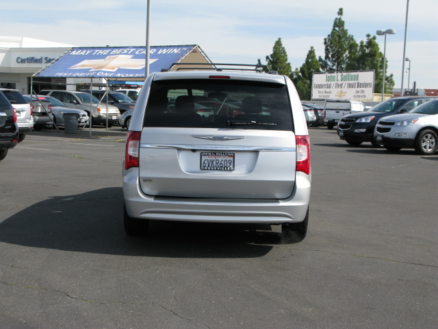 Chrysler Town and Country 2012 photo 5