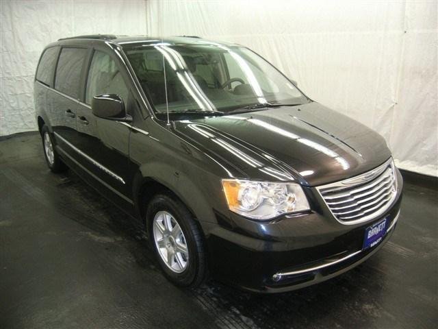 Chrysler Town and Country 2012 photo 4