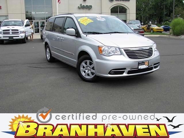 Chrysler Town and Country 2012 photo 5