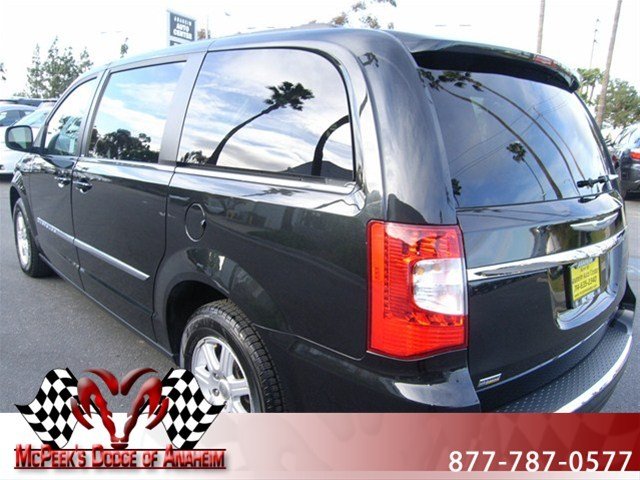 Chrysler Town and Country 2012 photo 4