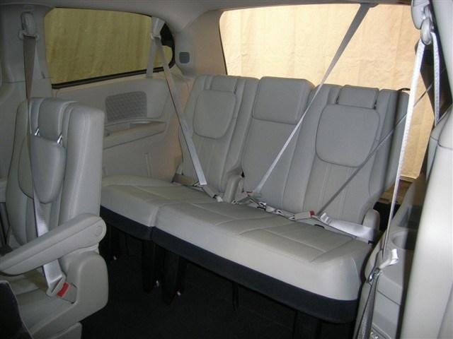 Chrysler Town and Country 2012 photo 4