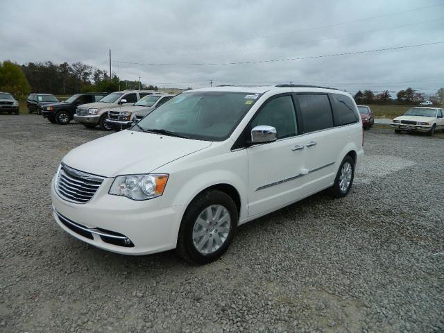 Chrysler Town and Country 2012 photo 1
