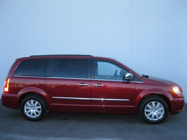 Chrysler Town and Country Limited NAV 4X4 MiniVan