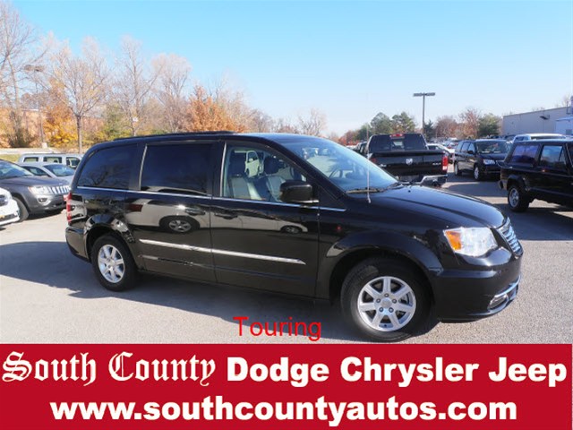 Chrysler Town and Country 2012 photo 1
