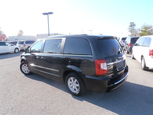 Chrysler Town and Country 2012 photo 4