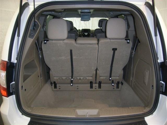 Chrysler Town and Country 2012 photo 1