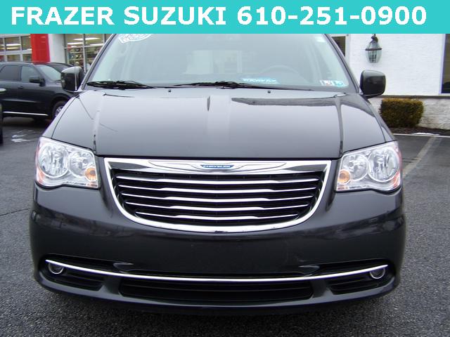 Chrysler Town and Country 2012 photo 4