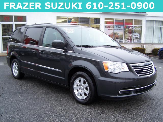 Chrysler Town and Country 2012 photo 5