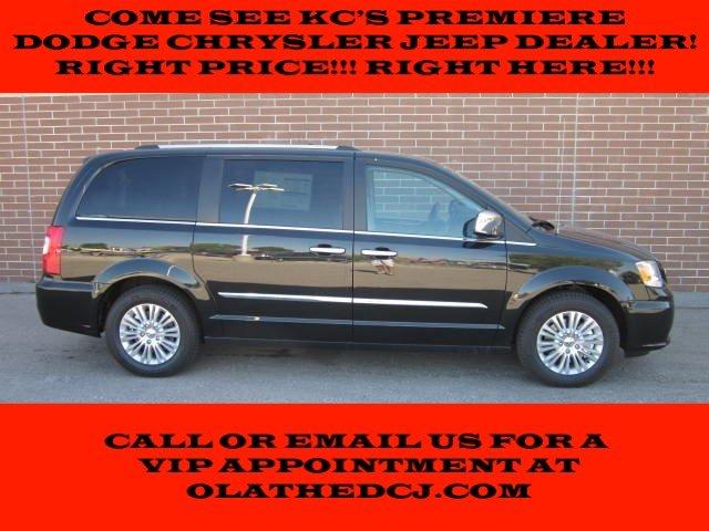 Chrysler Town and Country SLT 25 MiniVan