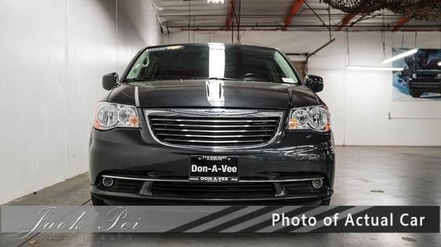 Chrysler Town and Country 2012 photo 5