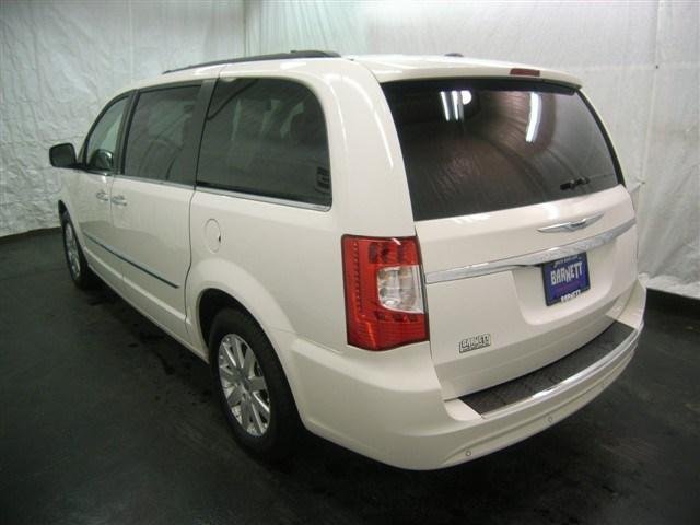 Chrysler Town and Country 2012 photo 4
